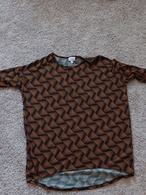 LuLaRoe Brown and Black Wave Print Top